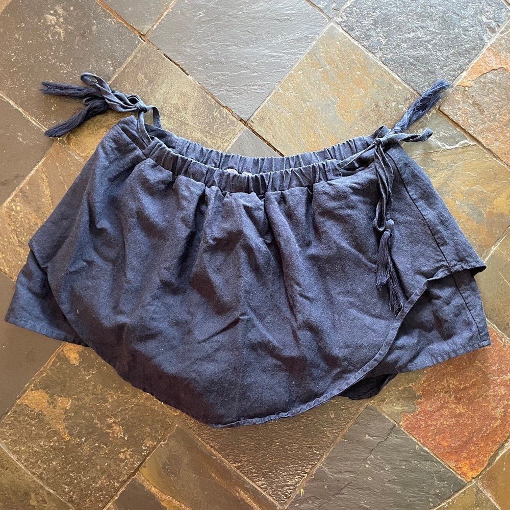 Adorable large navy blue adjustable drawstring skort